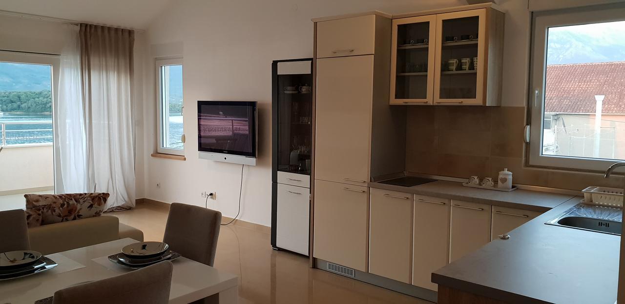 Riverside Villa ติวัต ภายนอก รูปภาพ