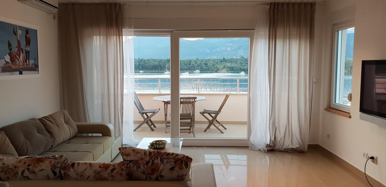 Riverside Villa ติวัต ภายนอก รูปภาพ